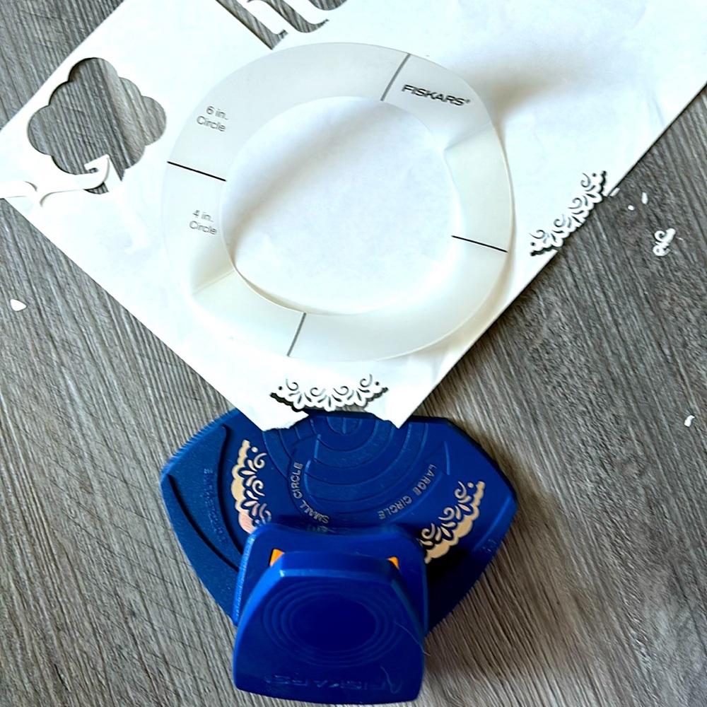 Fiskars circle border punch